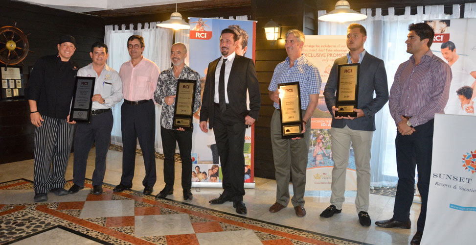 Arturo Marcelín, Daniel Arroyo y Germán Fayad participan en la entrega de premios Gold Crown de RCI